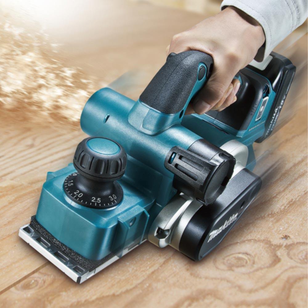 ☆比較的綺麗です☆makita マキタ 82ｍｍ 18V充電式カンナ KP181DZ 本体のみ 木工用 研磨 かんな 63113