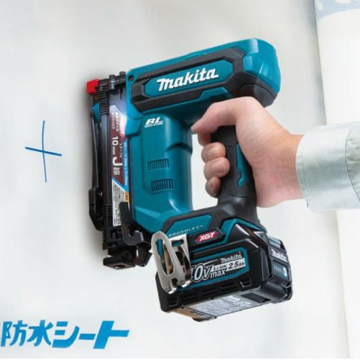 Makita ST002G 充電式タッカ 40Vmax J線10mm ｜ 道具屋オンライン